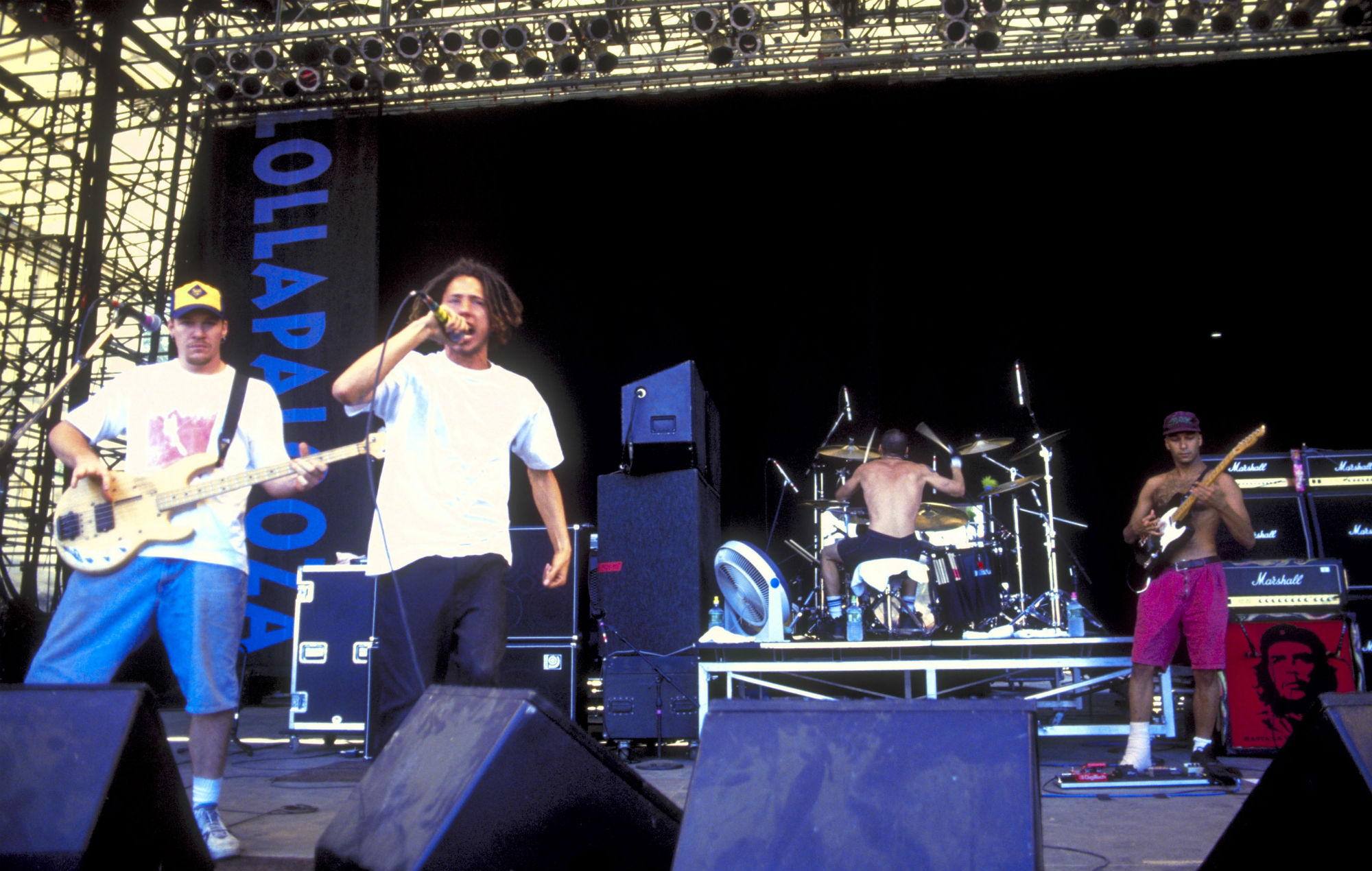 ΗΠΑ: Ο Tom Morello Των Rage Against The Machine Επιτίθεται Στον Τραμπ ΗΠΑ: Ο Tom Morello Των Rage Against The Machine Επιτίθεται Στον Τραμπ