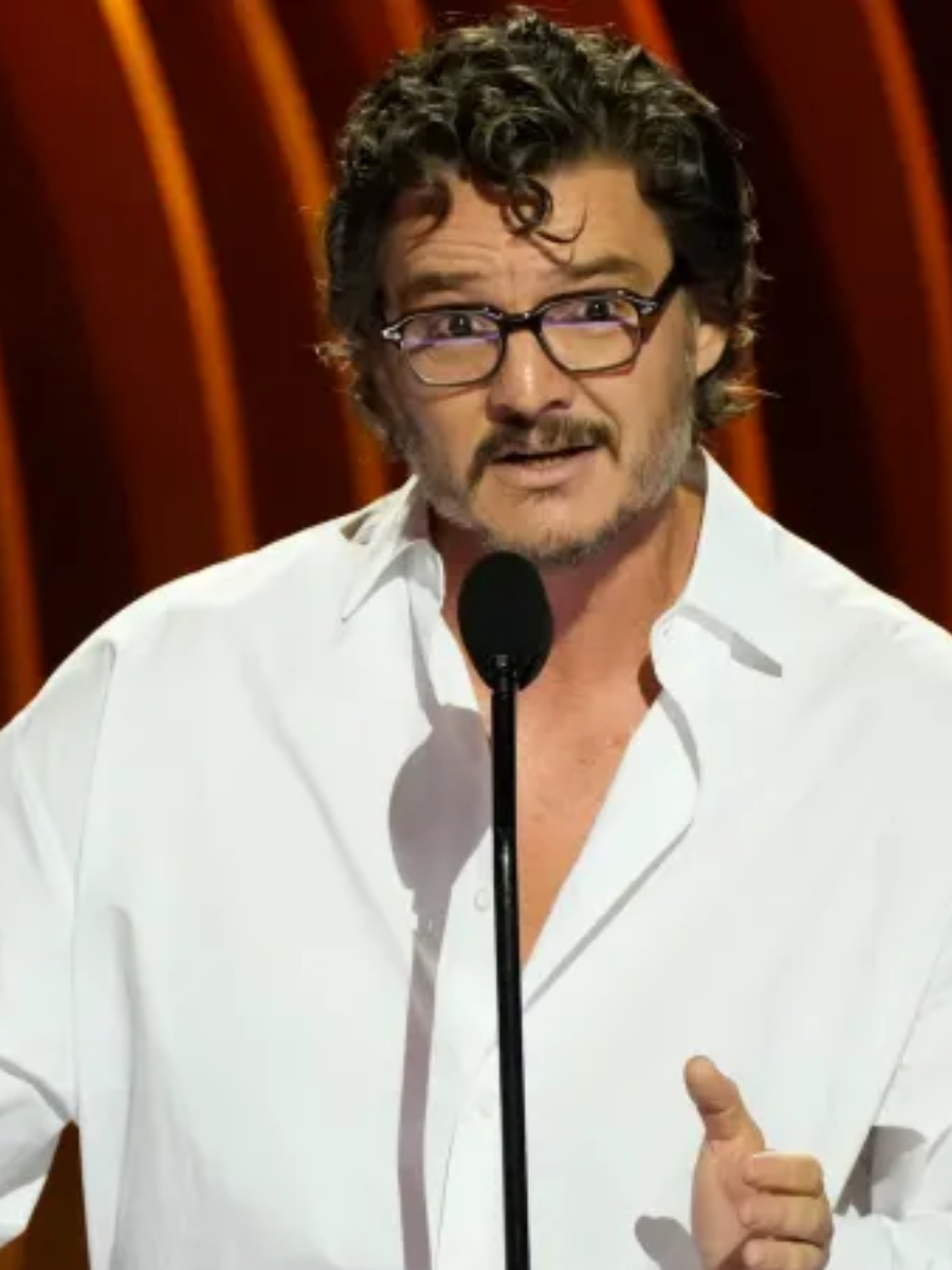 Jennifer Aniston And Pedro Pascal: A Three-Hour Dinner Before Jennifer Aniston And Pedro Pascal: A Three-Hour Dinner Before