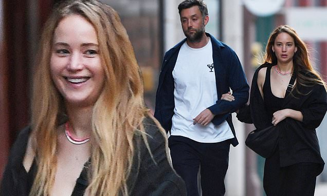 Jennifer Lawrence And Husband Enjoy A Casual Stroll: New Photos Jennifer Lawrence And Husband Enjoy A Casual Stroll: New Photos