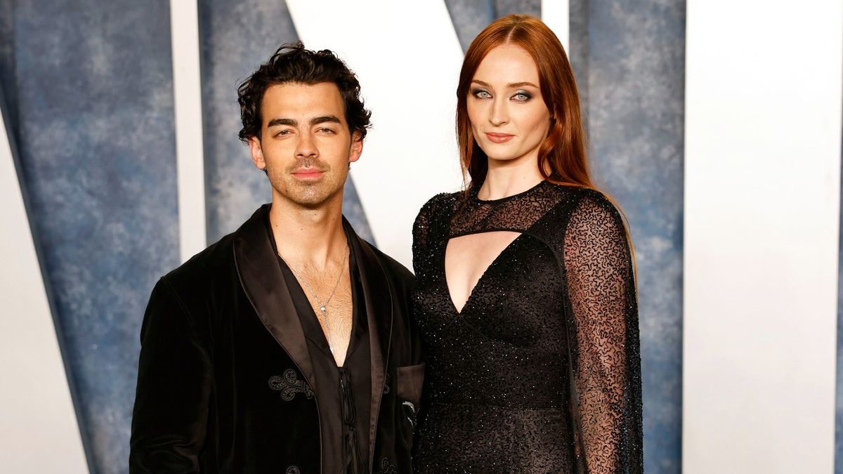 Joe Jonas's Mature Reaction To A Couple's Fight Joe Jonas's Mature Reaction To A Couple's Fight