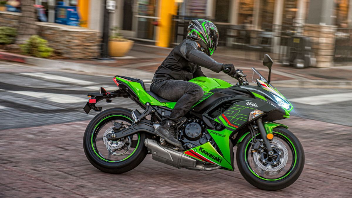Kawasaki Ninja Series: ₹45,000 Discount Available Now! Kawasaki Ninja Series: ₹45,000 Discount Available Now!
