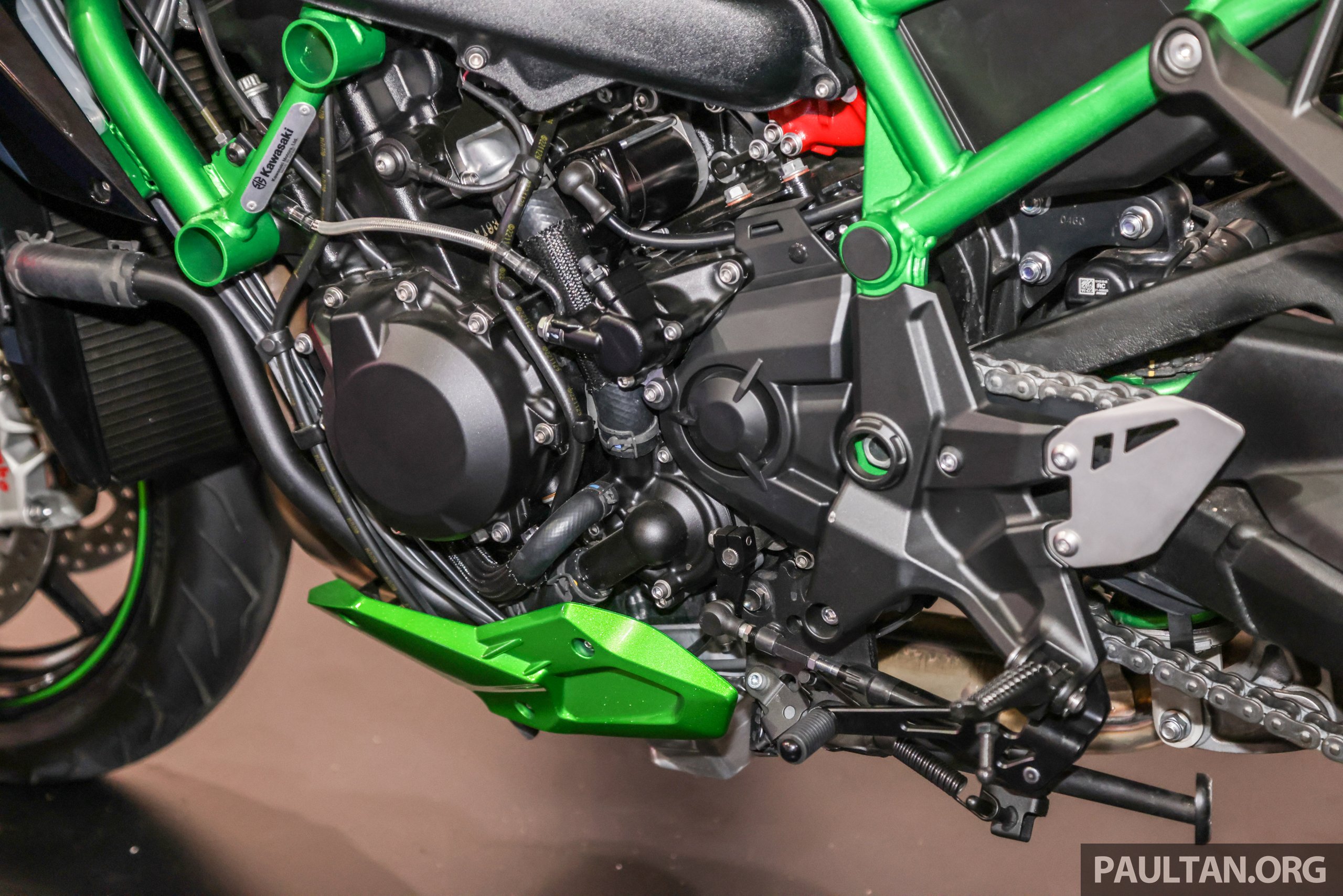 Kawasaki Z H2 197 HP: Mengapa Motor Ini Tidak Resmi Masuk Indonesia? Kawasaki Z H2 197 HP: Mengapa Motor Ini Tidak Resmi Masuk Indonesia?