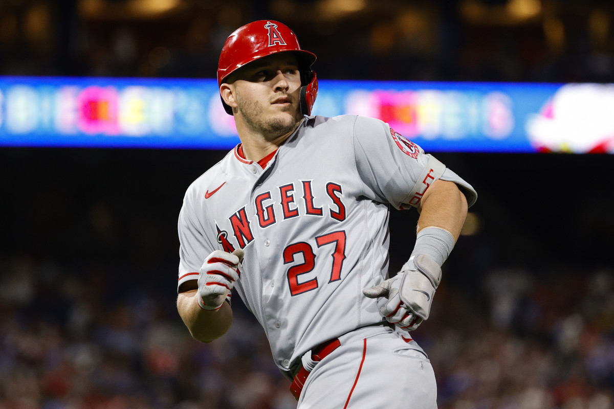 Knee Injury Forces Mike Trout Out; Angels Extend Losing Streak To Five Knee Injury Forces Mike Trout Out; Angels Extend Losing Streak To Five