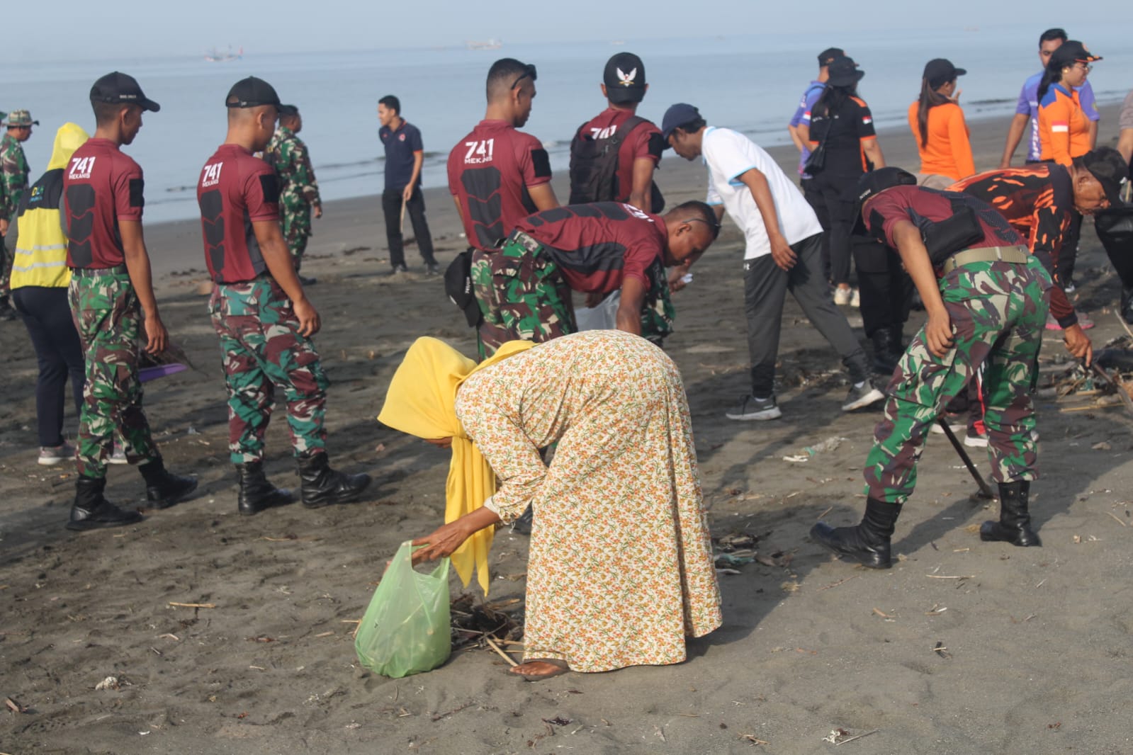 Kolaborasi Kodam Udayana Dalam Program Bali Bersih Sampah Kolaborasi Kodam Udayana Dalam Program Bali Bersih Sampah