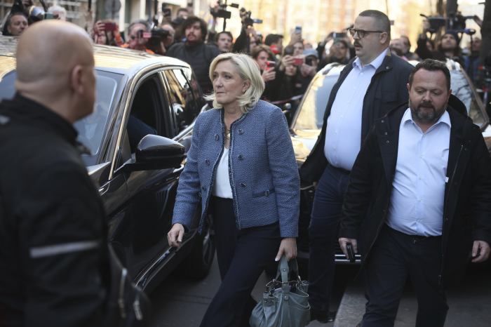 Le Pen's Embezzlement Conviction: A Witch Hunt? Paris Rally Speech Analyzed Le Pen's Embezzlement Conviction: A Witch Hunt? Paris Rally Speech Analyzed