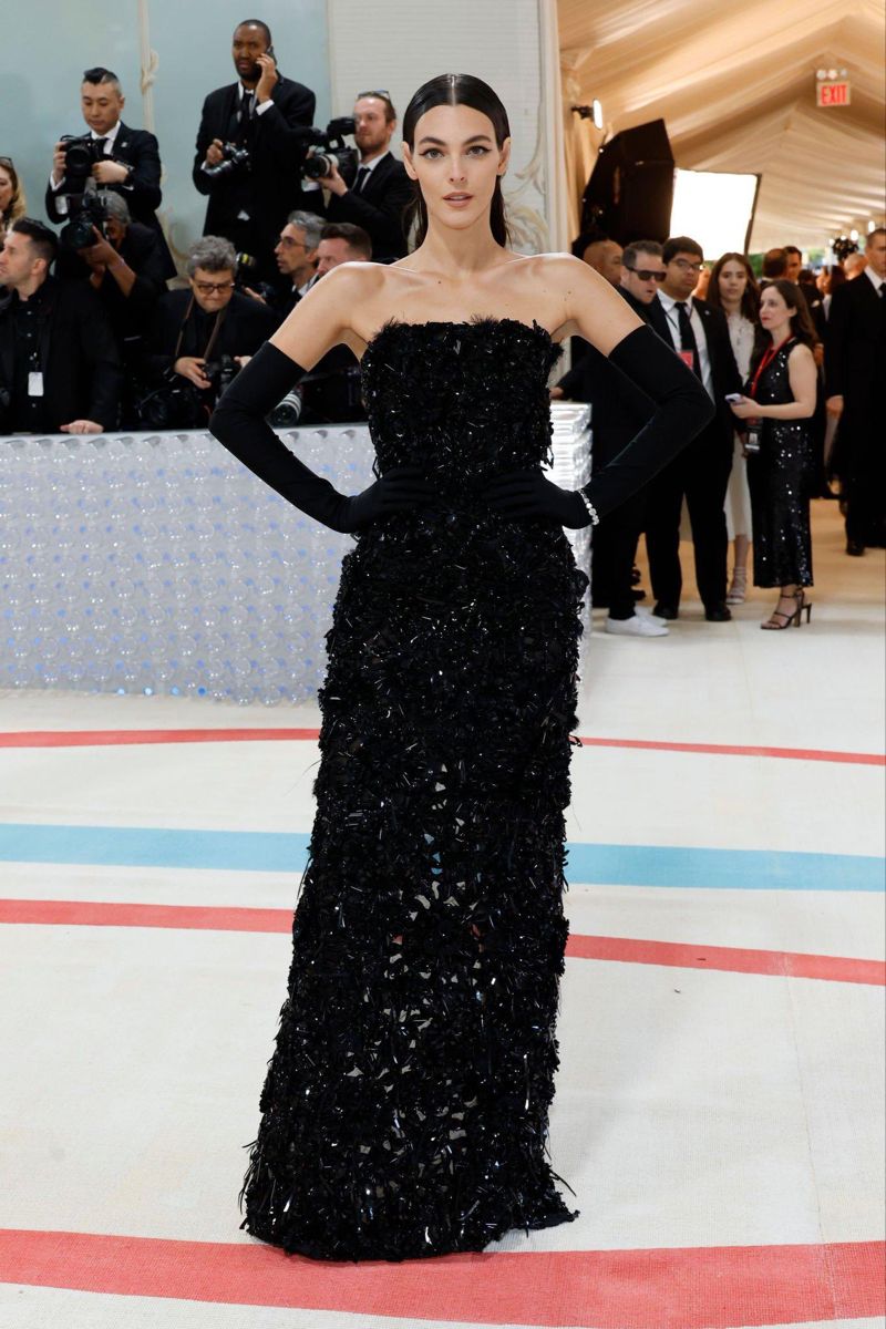 Leo DiCaprio And Vittoria Ceretti's Met Gala Debut: A Red Carpet Surprise Leo DiCaprio And Vittoria Ceretti's Met Gala Debut: A Red Carpet Surprise