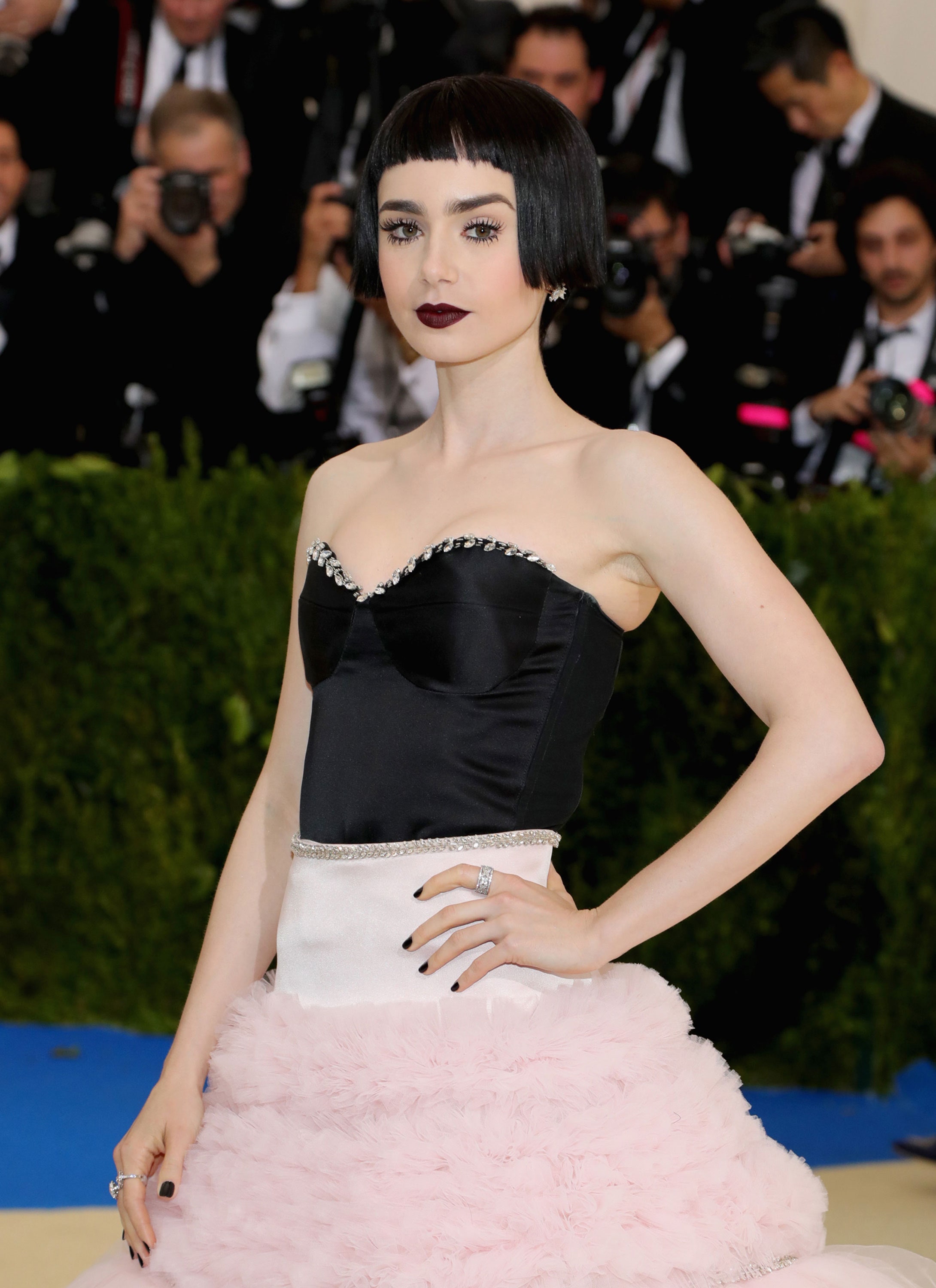 Lily Collins' Beauty Look: Bob Haircut, Bushy Brows, And Nude Lips Lily Collins' Beauty Look: Bob Haircut, Bushy Brows, And Nude Lips