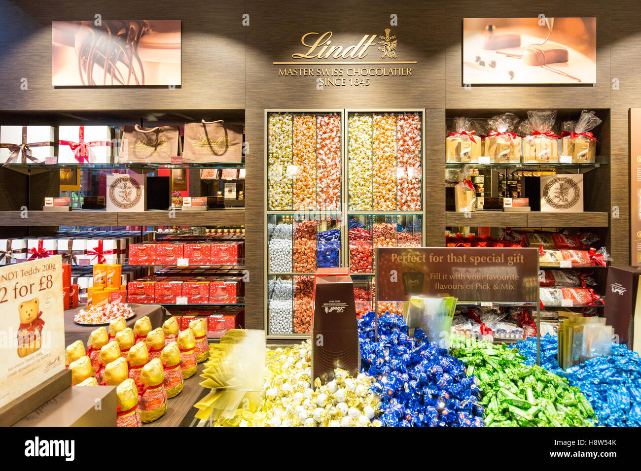Lindt's New London Chocolate Shop: A Central London Paradise Lindt's New London Chocolate Shop: A Central London Paradise