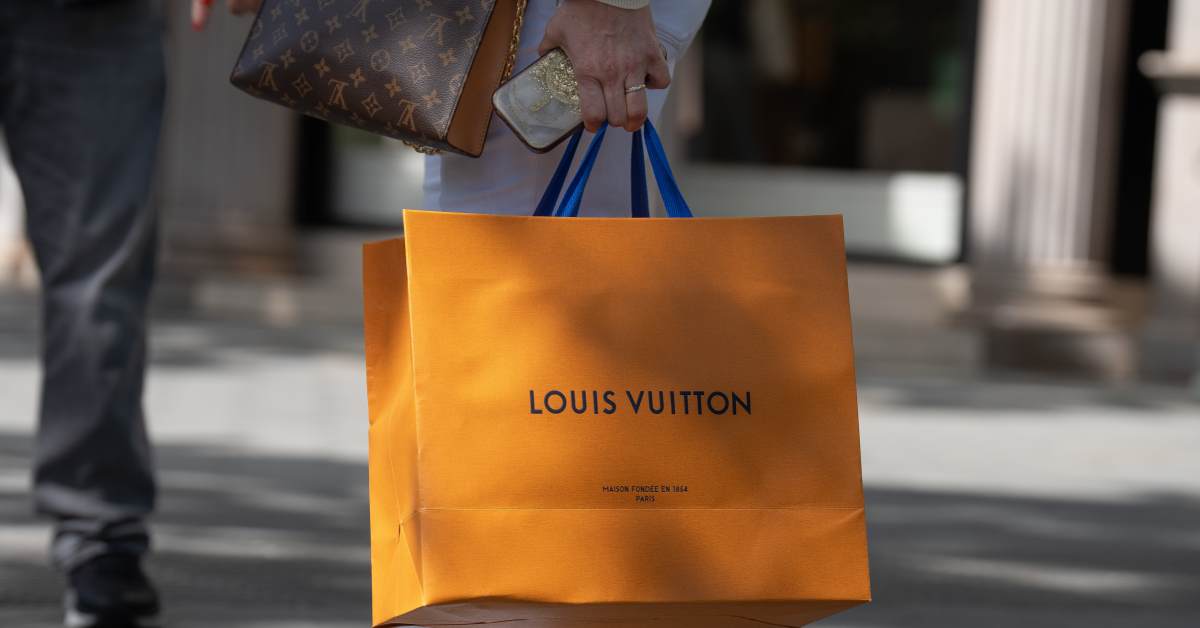 LVMH Q1 Sales Miss Expectations, Shares Fall 8.2% LVMH Q1 Sales Miss Expectations, Shares Fall 8.2%