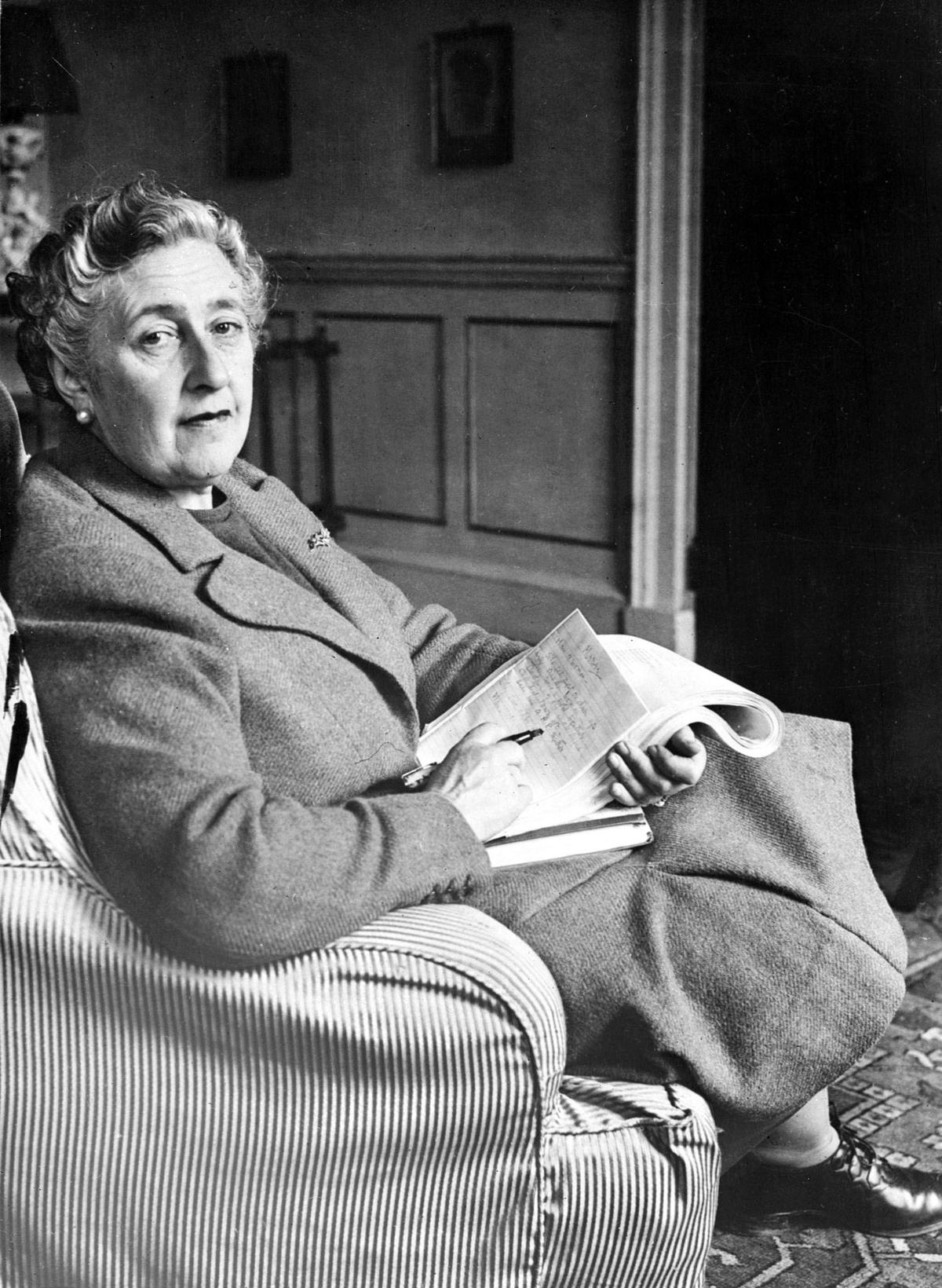 Maîtriser L'écriture : Le Cours D'Agatha Christie Et L'IA Maîtriser L'écriture : Le Cours D'Agatha Christie Et L'IA