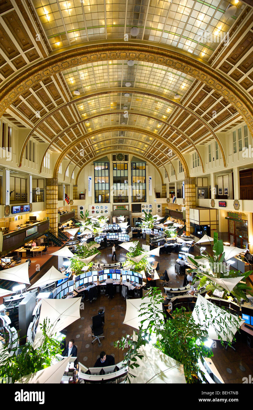 Major Losses Continue: Amsterdam Stock Exchange Down 11% Major Losses Continue: Amsterdam Stock Exchange Down 11%