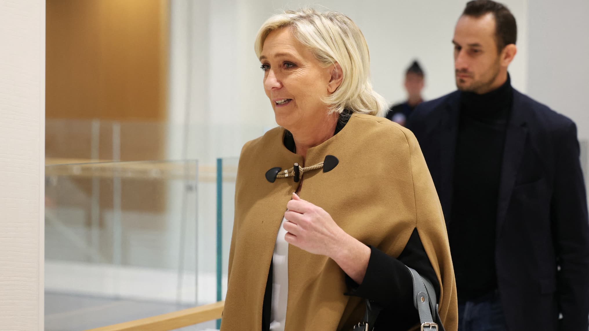 Marine Le Pen Condamnée : 5 Ans D'Inéligibilité Et La Réaction Politique Marine Le Pen Condamnée : 5 Ans D'Inéligibilité Et La Réaction Politique