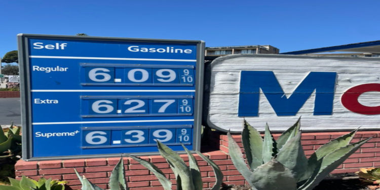 Memorial Day Weekend: Gas Prices To Hit Multi-Year Lows Memorial Day Weekend: Gas Prices To Hit Multi-Year Lows