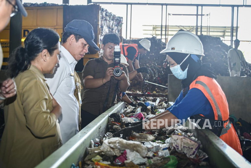 Menteri Hanif Faisol: Bali Sebagai Model Pengelolaan Sampah Nasional Menteri Hanif Faisol: Bali Sebagai Model Pengelolaan Sampah Nasional
