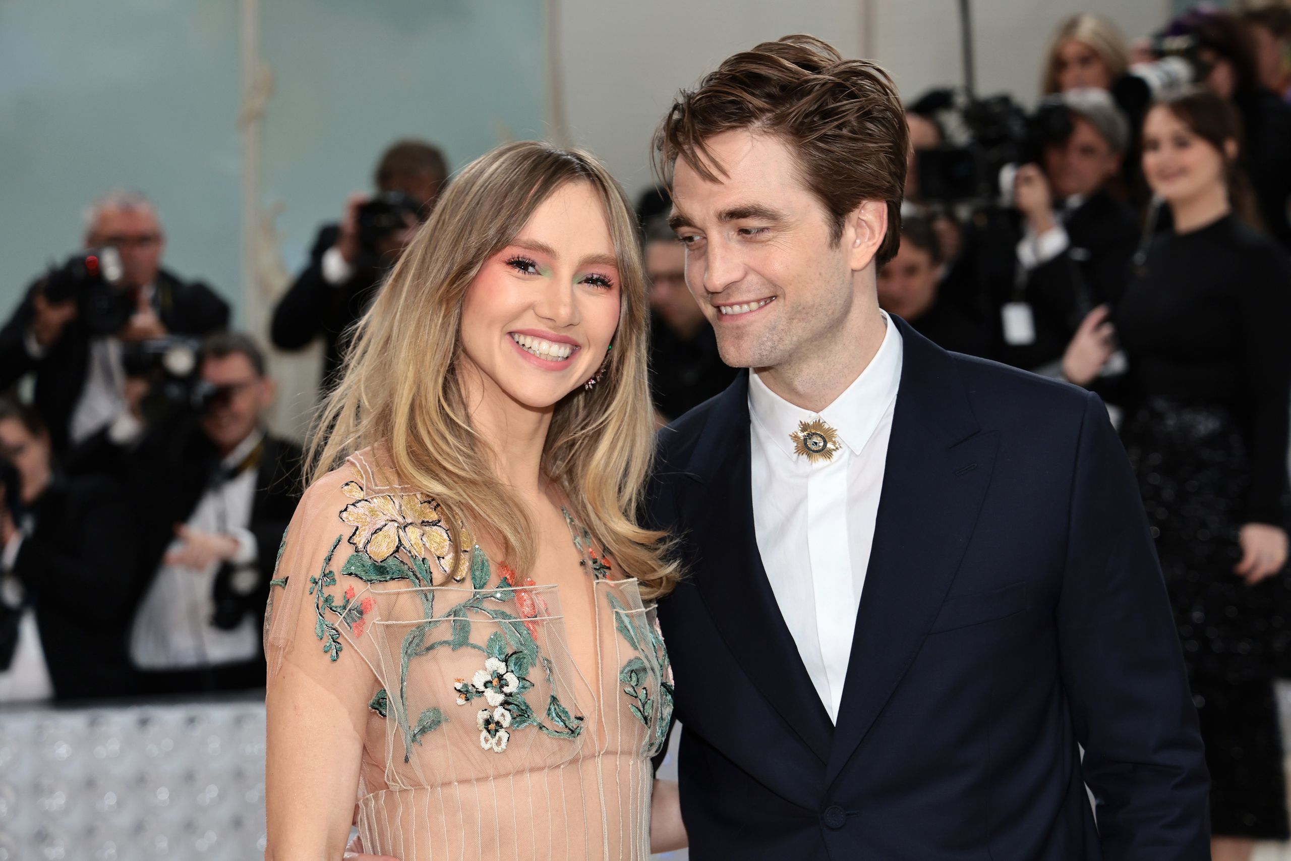 Met Gala 2025: Suki Waterhouse's Head-Turning Black Tuxedo Dress Met Gala 2025: Suki Waterhouse's Head-Turning Black Tuxedo Dress