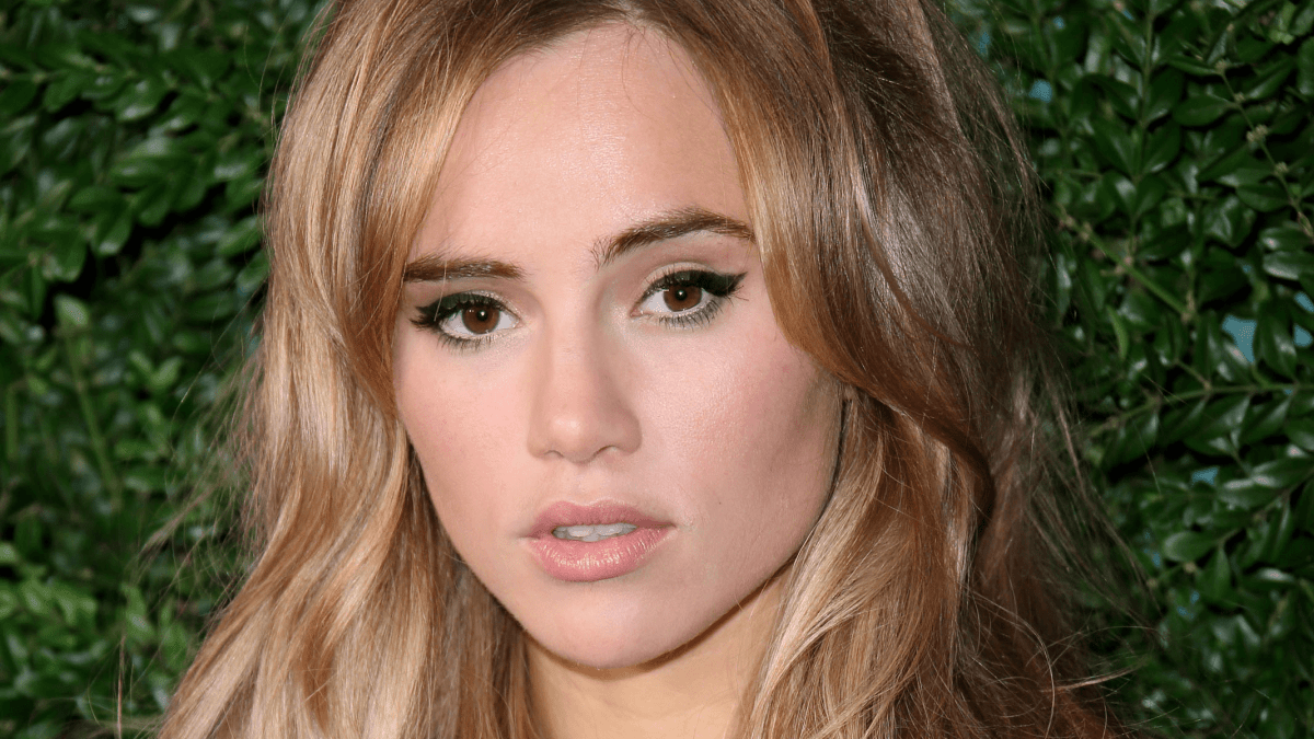 Michael Kors On Amazon: Jet-Set Luxury With Suki Waterhouse Michael Kors On Amazon: Jet-Set Luxury With Suki Waterhouse