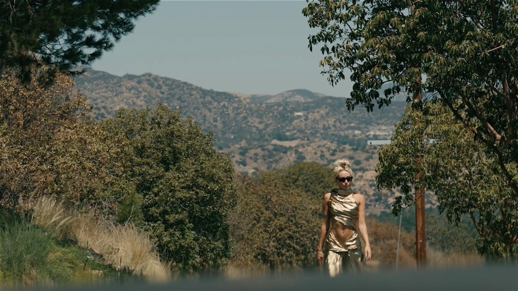 Miley Cyrus Unveils New Visuals For Miley Cyrus Unveils New Visuals For