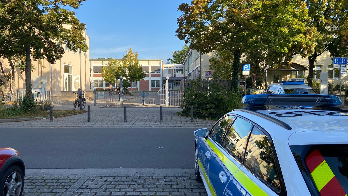 Nach Bombendrohung: Entwarnung Für Braunschweiger Grundschule Nach Bombendrohung: Entwarnung Für Braunschweiger Grundschule