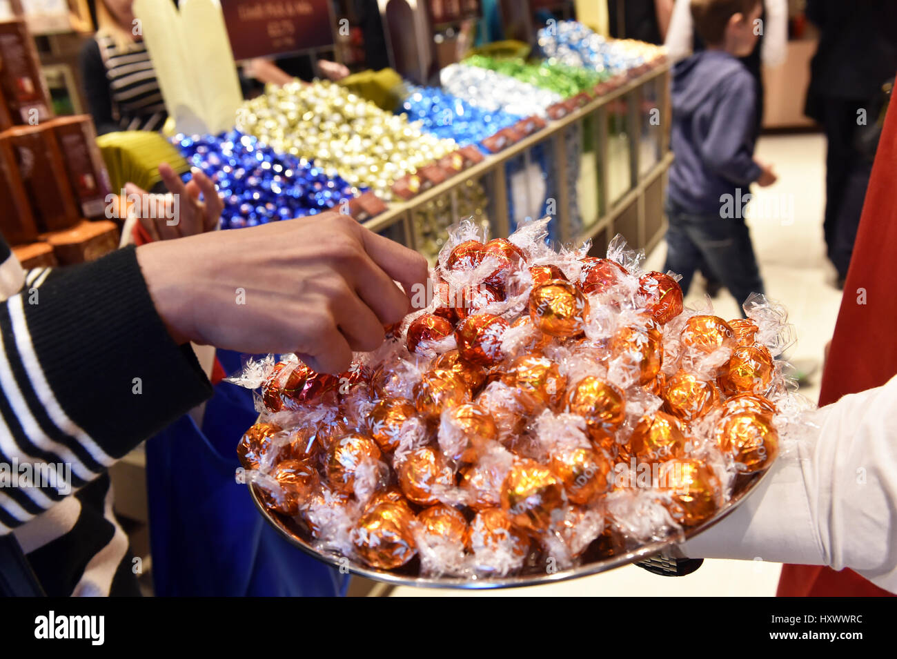 New Chocolate Shop Opens: Lindt Brings Paradise To Central London New Chocolate Shop Opens: Lindt Brings Paradise To Central London