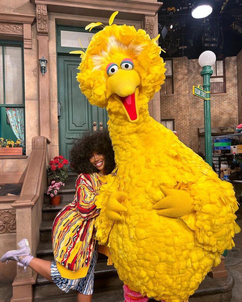 New Sesame Street Song Features SZA And Elmo: A Lesson In Gratitude New Sesame Street Song Features SZA And Elmo: A Lesson In Gratitude