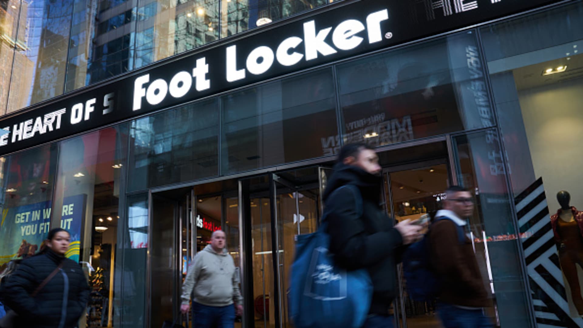 Nike's Turnaround: Foot Locker Earnings Offer Insights Nike's Turnaround: Foot Locker Earnings Offer Insights