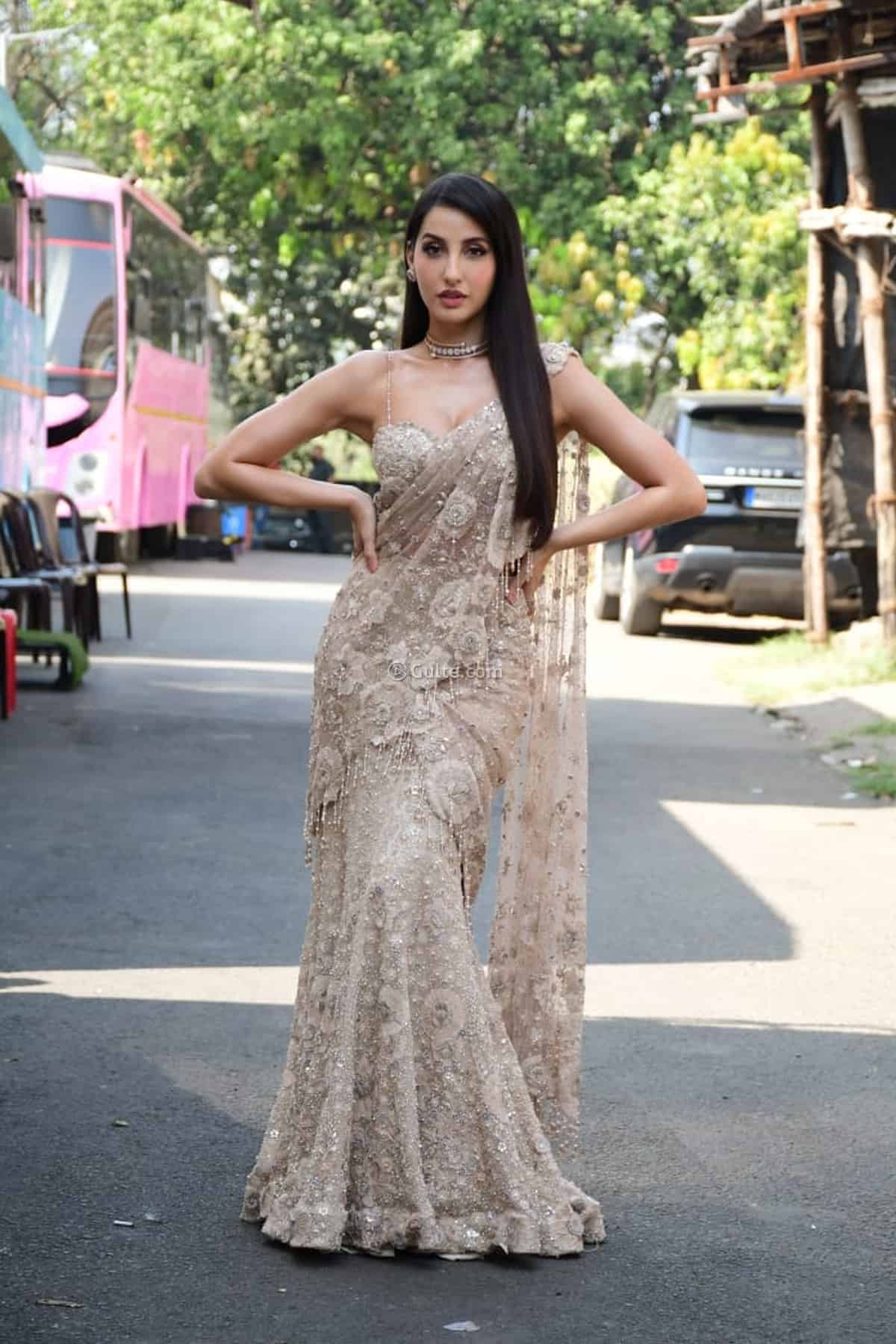 Nora Fatehi: The Queen Of Floral Saree Style Nora Fatehi: The Queen Of Floral Saree Style
