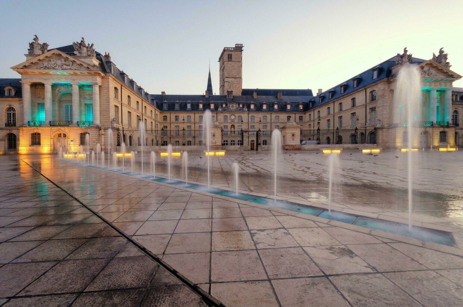 Nouveau Vignoble À Dijon : 2500 M² Plantés Aux Valendons Nouveau Vignoble À Dijon : 2500 M² Plantés Aux Valendons