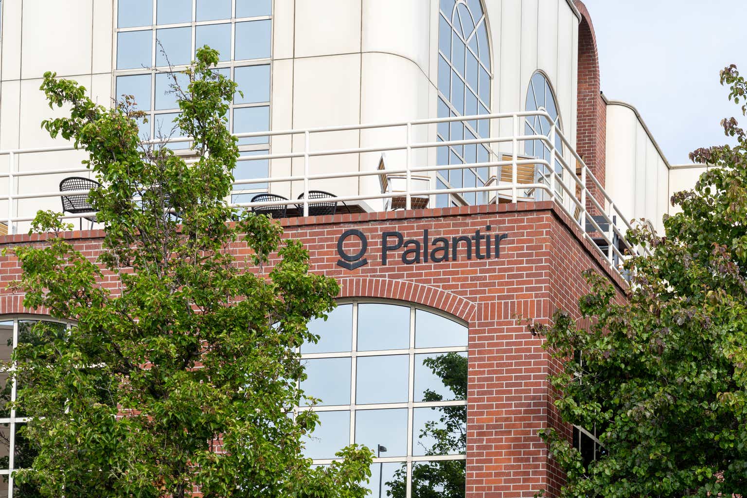 Palantir Stock: Assessing The Risk And Reward Before A Potential 40% Rise Palantir Stock: Assessing The Risk And Reward Before A Potential 40% Rise