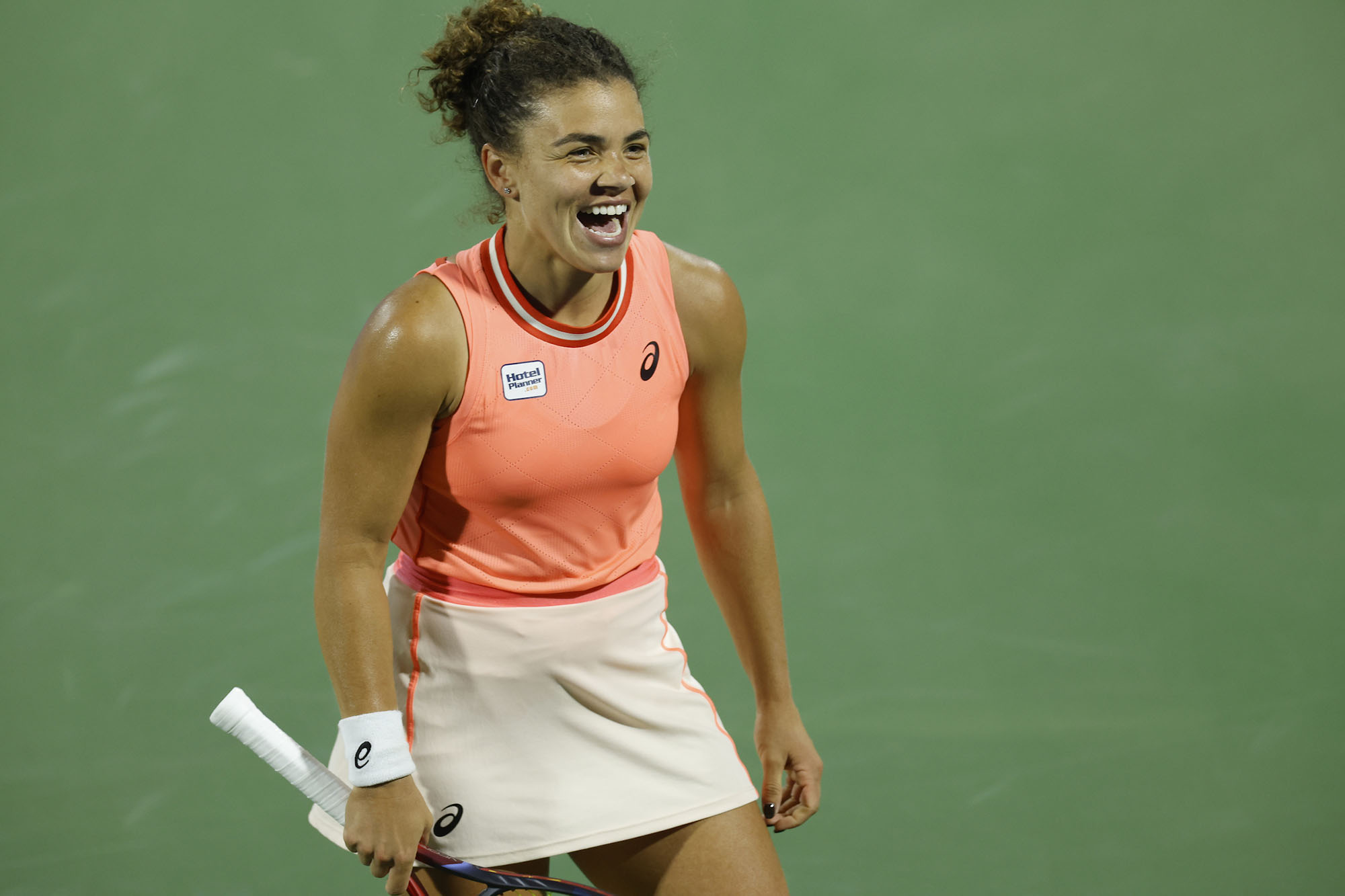 Paolini's Dubai Victory Bid Ends After Kenin Injury Paolini's Dubai Victory Bid Ends After Kenin Injury