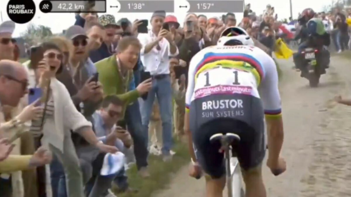 Paris-Roubaix Bottle-Throwing Incident: Spectator Surrenders To Police Paris-Roubaix Bottle-Throwing Incident: Spectator Surrenders To Police
