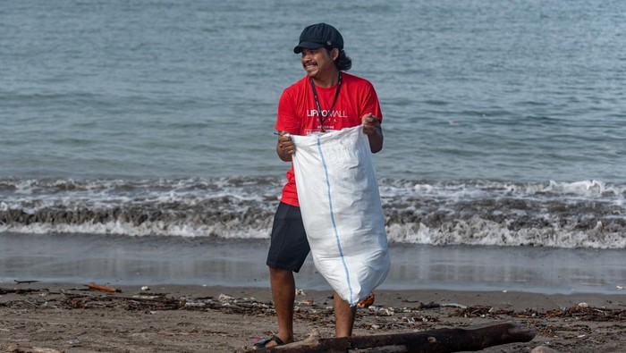 Peningkatan Kesadaran Masyarakat Dalam Persemian Gerakan Bali Bersih Sampah Peningkatan Kesadaran Masyarakat Dalam Persemian Gerakan Bali Bersih Sampah