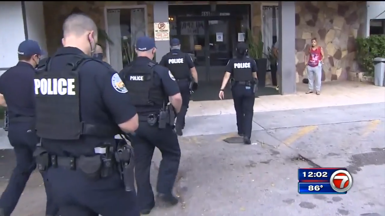 Police Raid Amsterdam Hotel: Five Injured In Knife Attack Police Raid Amsterdam Hotel: Five Injured In Knife Attack