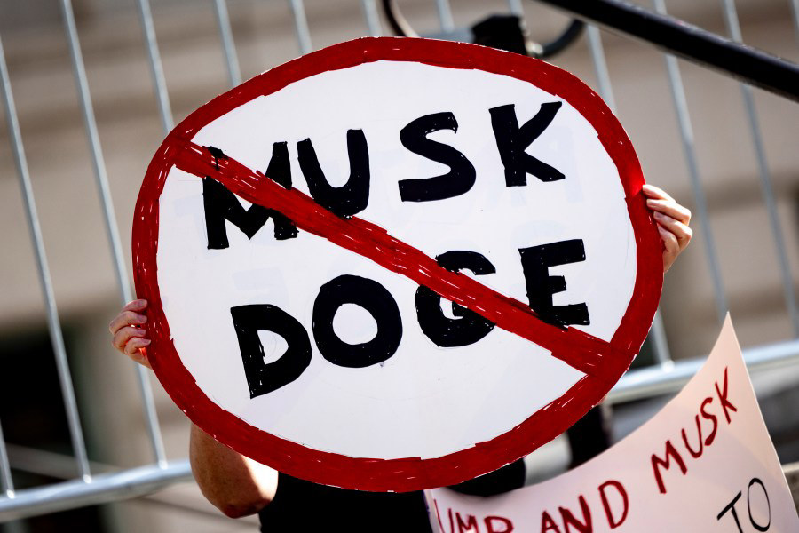 Public Outcry In Alaska: Hundreds Demonstrate Against DOGE And Trump Administration Initiatives Public Outcry In Alaska: Hundreds Demonstrate Against DOGE And Trump Administration Initiatives