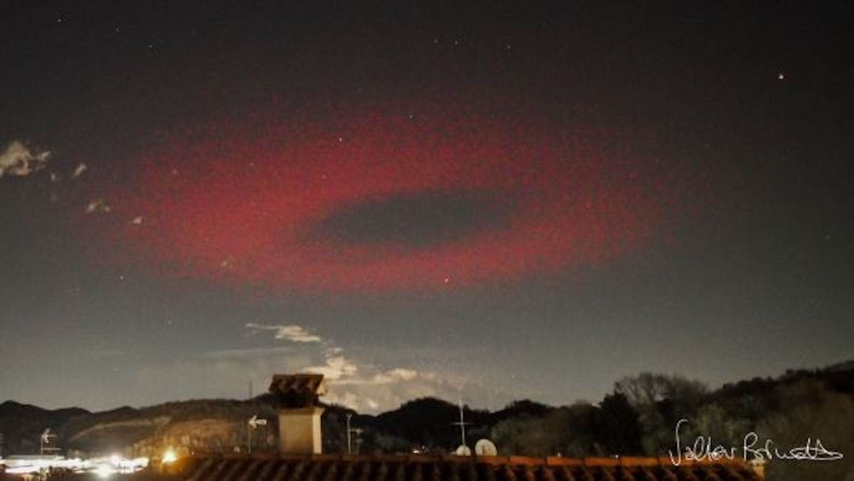 Recent Red Light Sightings In France: Investigating The Phenomenon Recent Red Light Sightings In France: Investigating The Phenomenon