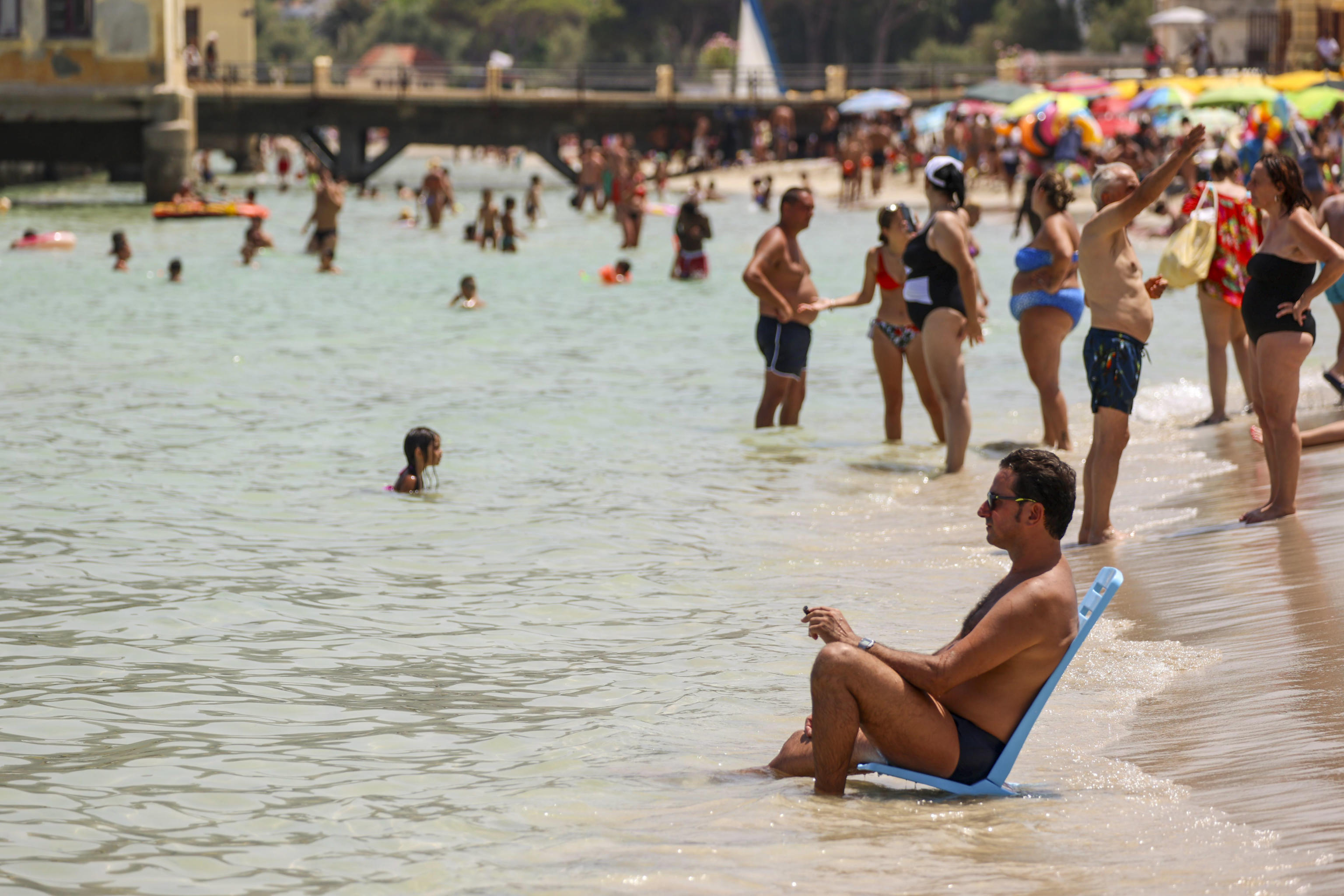 Record-Breaking Temperatures Scorch LA And Orange Counties: Heatwave Emergency Record-Breaking Temperatures Scorch LA And Orange Counties: Heatwave Emergency