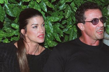 Rencontre Inattendue : Sylvester Stallone Découvre Le Travail D'une Artiste Rencontre Inattendue : Sylvester Stallone Découvre Le Travail D'une Artiste
