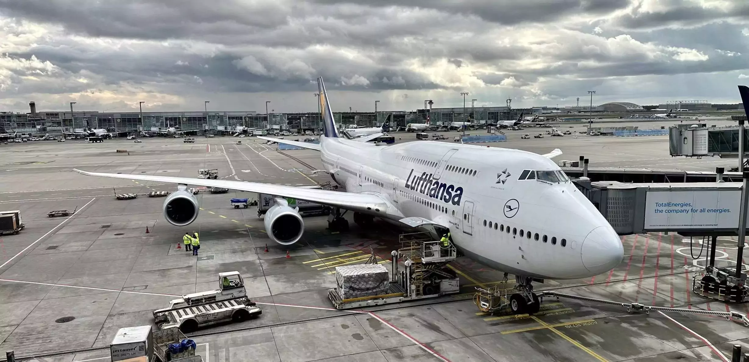 Report: Lufthansa Flight Continues For 10 Minutes After Co-pilot's Collapse Report: Lufthansa Flight Continues For 10 Minutes After Co-pilot's Collapse