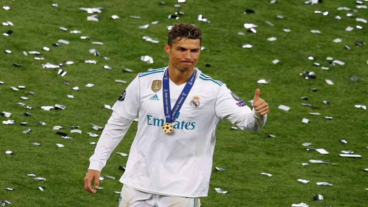 Ronaldo'ya Fenerbahçe Teklifi: Danimarka'dan Bir Türk Taraftarın Çağrısı Ronaldo'ya Fenerbahçe Teklifi: Danimarka'dan Bir Türk Taraftarın Çağrısı
