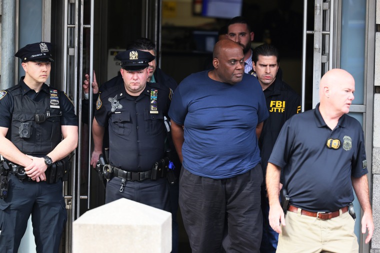 Rush Hour Subway Stabbing Near Brooklyn Bridge: Victim's Condition And Police Response Rush Hour Subway Stabbing Near Brooklyn Bridge: Victim's Condition And Police Response