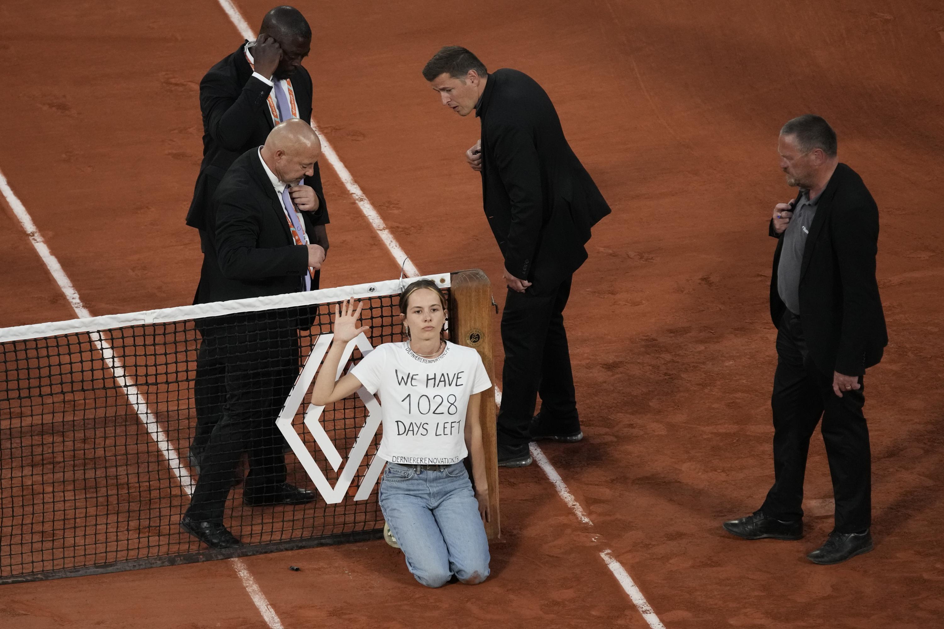 Ruud's French Open Campaign Ends With Knee Injury And Loss To Borges Ruud's French Open Campaign Ends With Knee Injury And Loss To Borges
