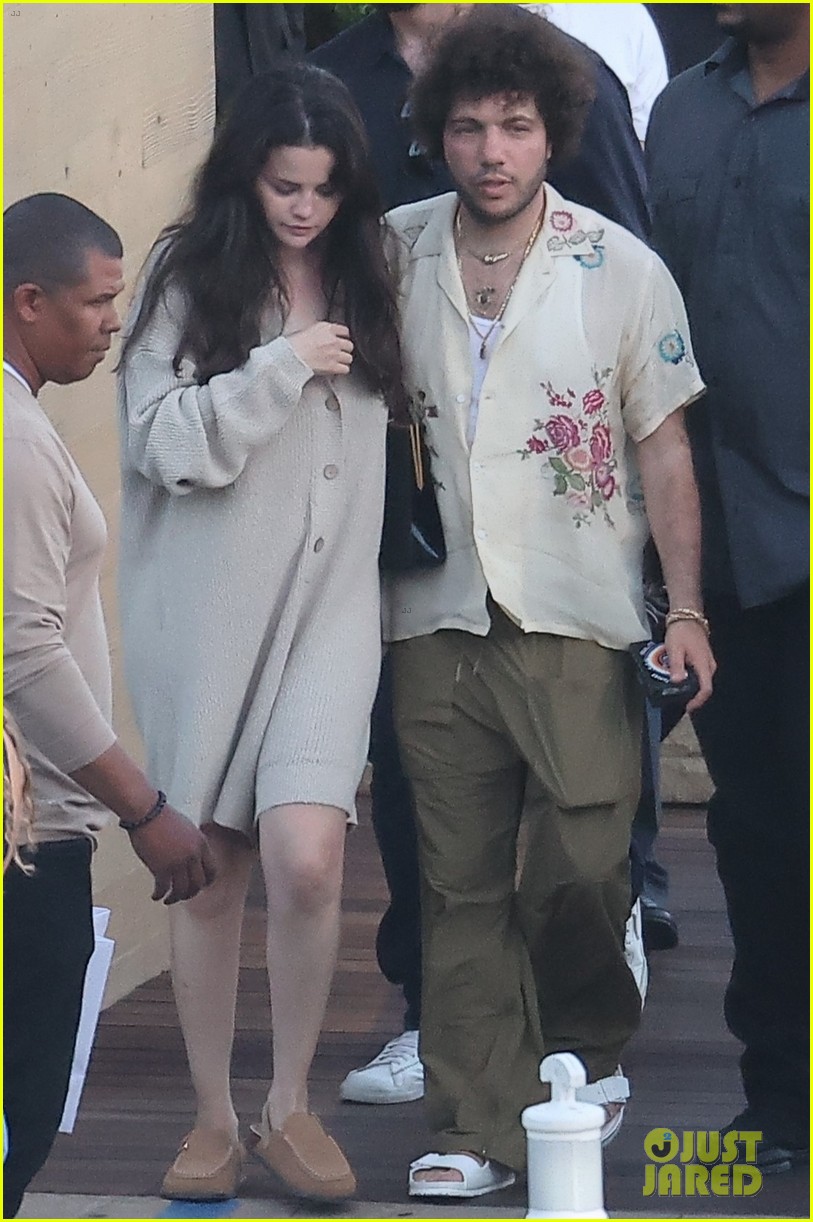 Selena Gomez Sells Benny Blanco Dedication Ring: $3000 To $12