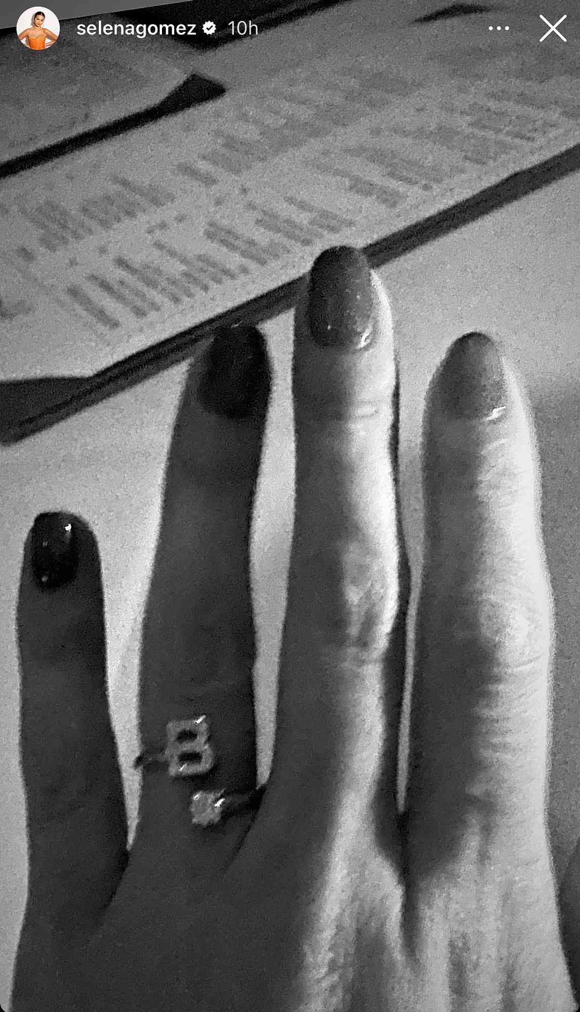 Selena Gomez's $3,000 Benny Blanco Diamond Ring Sells For A Mere $12 Selena Gomez's $3,000 Benny Blanco Diamond Ring Sells For A Mere $12