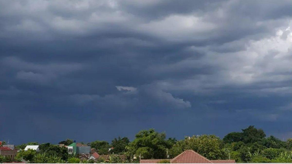 Semarang Hujan Siang Hari: Prakiraan Cuaca Besok, 22 April 2024 Di Jawa Tengah