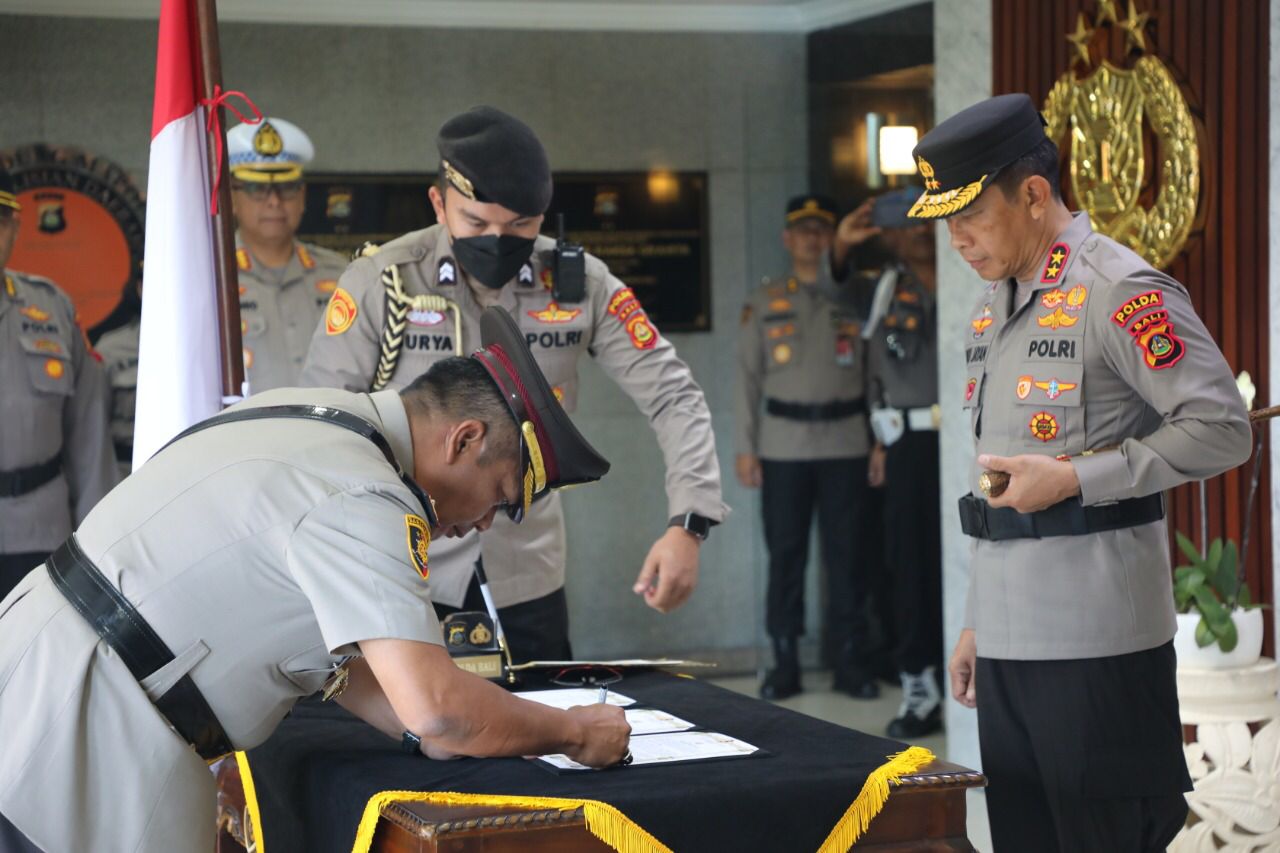 Sertijab 7 Pamen Polda Bali: Irjen Daniel Sampaikan Pesan Penting Sertijab 7 Pamen Polda Bali: Irjen Daniel Sampaikan Pesan Penting