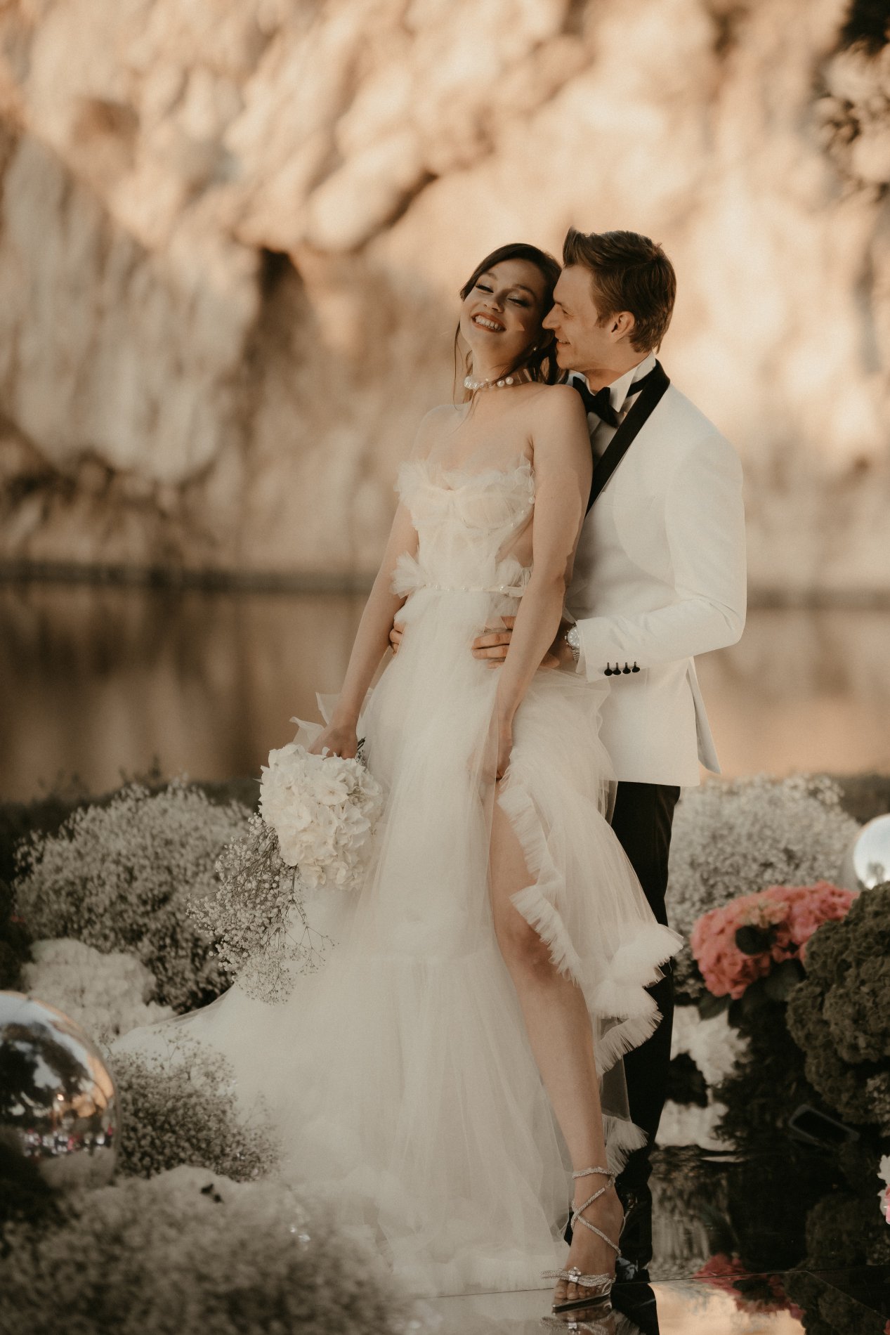 Set Photos Reveal Cassie's Wedding In Euphoria Season 3: Who Is The Groom? Set Photos Reveal Cassie's Wedding In Euphoria Season 3: Who Is The Groom?