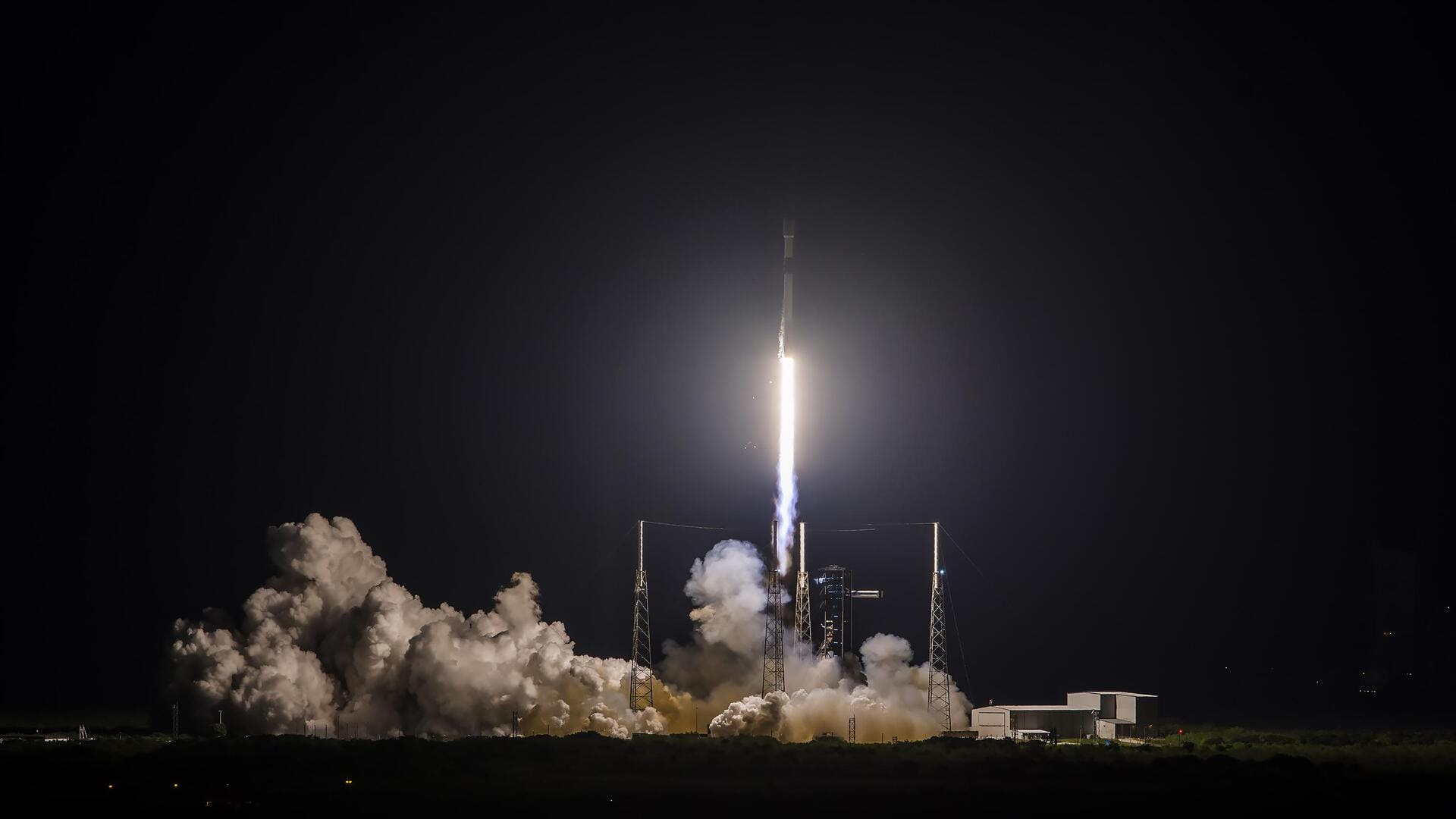 SpaceX Achieves New Milestone: Successful Falcon 9 Launch Of 28 Starlink Satellites SpaceX Achieves New Milestone: Successful Falcon 9 Launch Of 28 Starlink Satellites