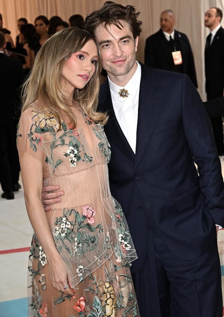 Suki Waterhouse And Robert Pattinson: Their Relationship And Other Twilight Romances Suki Waterhouse And Robert Pattinson: Their Relationship And Other Twilight Romances