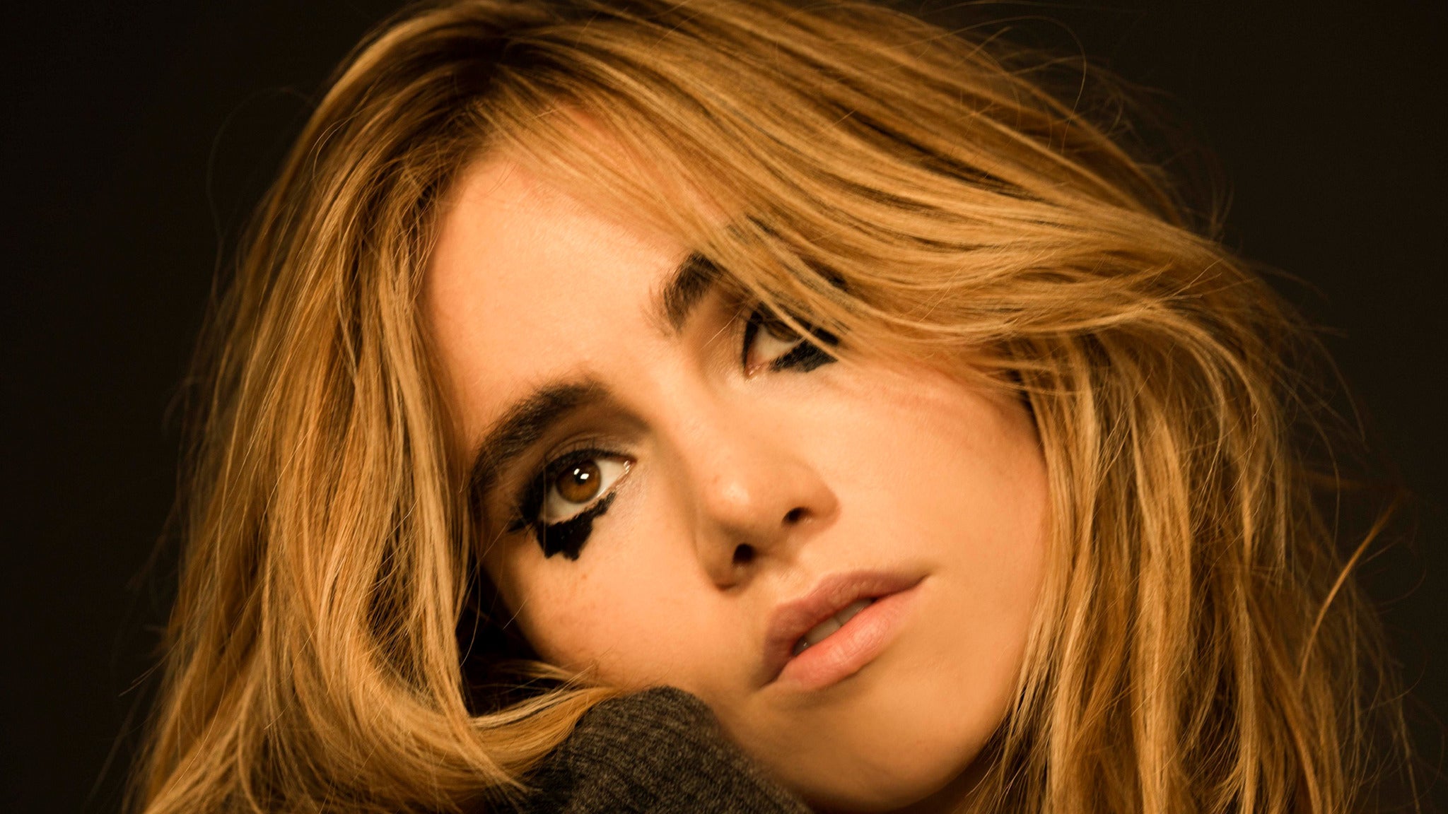 Suki Waterhouse's North American Tour: A Disco Dream With SURFACE Suki Waterhouse's North American Tour: A Disco Dream With SURFACE
