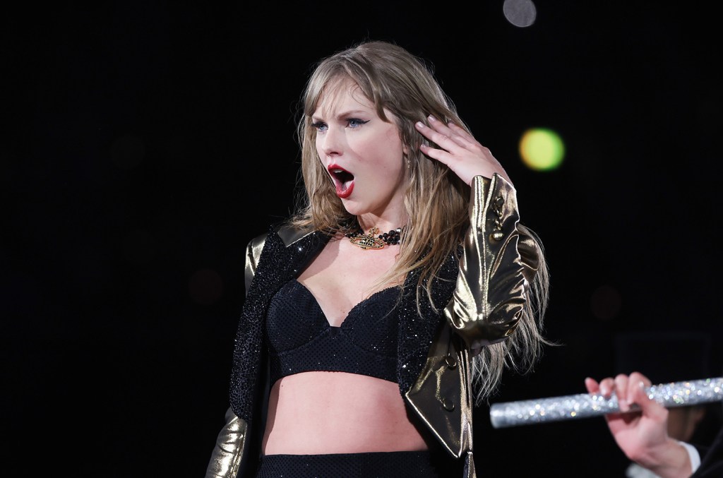 Taylor Swift Eras Tour Wardrobe: A Close-Up Look At The Costumes Taylor Swift Eras Tour Wardrobe: A Close-Up Look At The Costumes