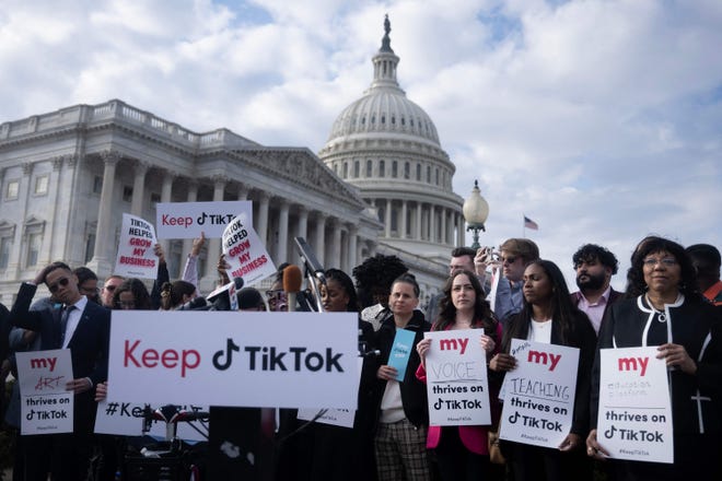 Texas House Bill Aims To Restrict Minors' Social Media Access Texas House Bill Aims To Restrict Minors' Social Media Access